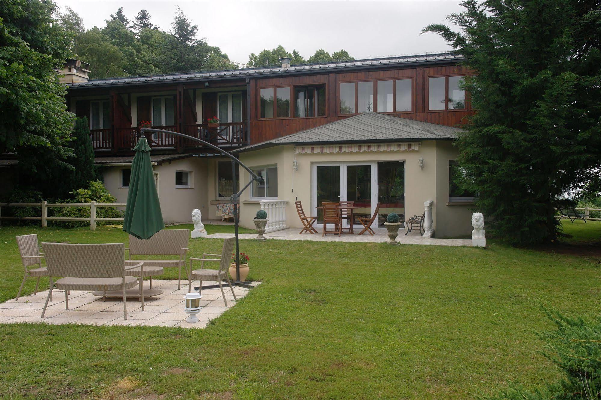 Hostellerie Saint Clément Vic-sur-Cère Exterior foto